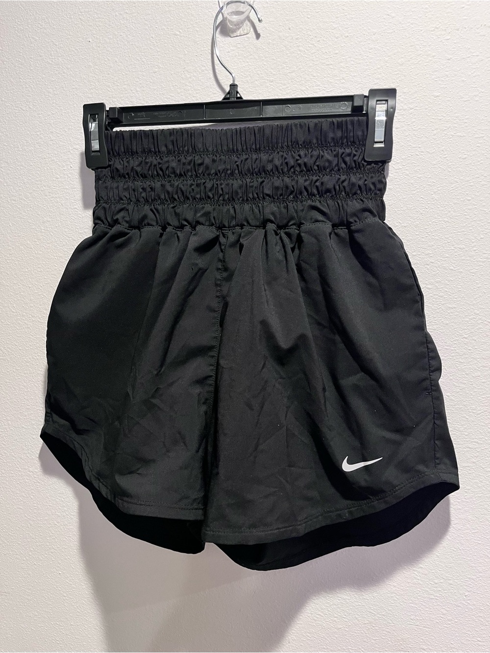Nike One  Dri-FIT Ultra High-Waisted 3" Brief-Lined Shorts - Picture 2 of 6
